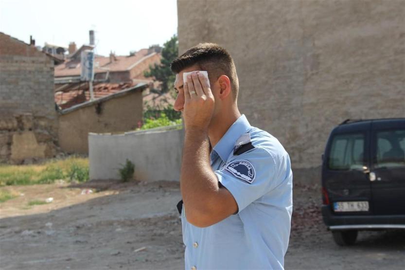 Pazarcı esnafı ev bastı: 4 yaralı