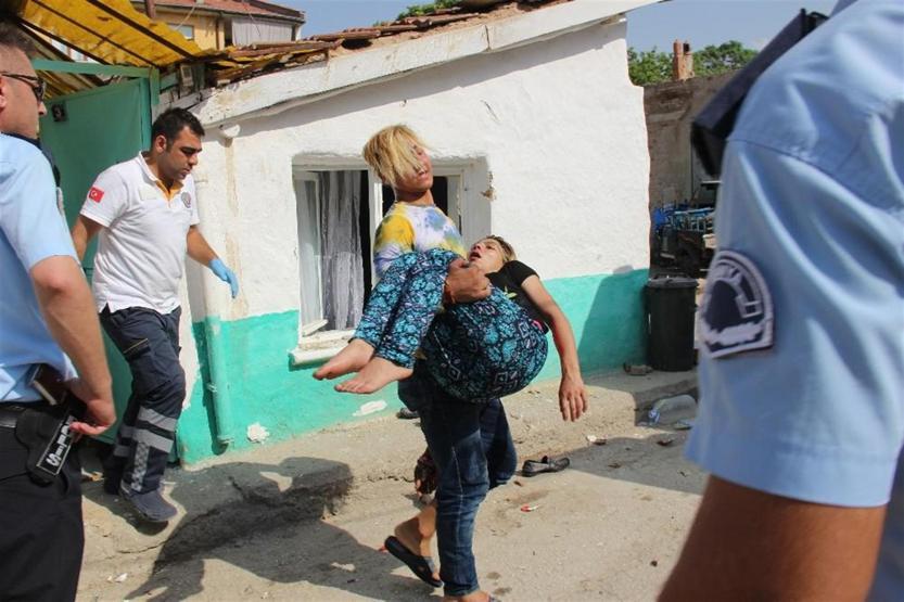 Pazarcı esnafı ev bastı: 4 yaralı