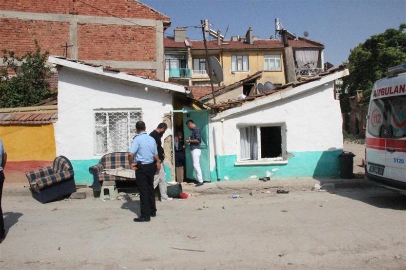 Pazarcı esnafı ev bastı: 4 yaralı
