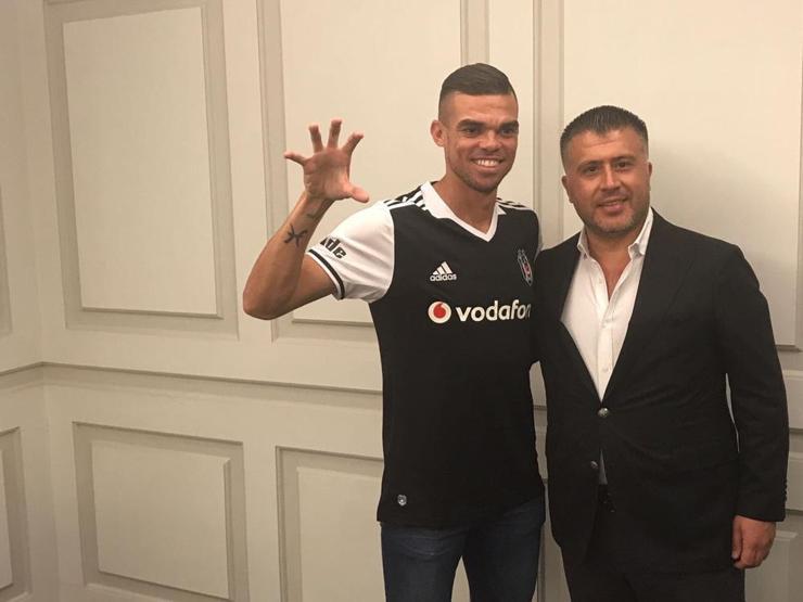 Beşiktaş ile anlaşan Pepe 2 yıldızlı forma giydi