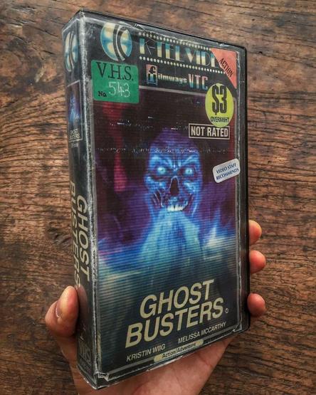 Zamane filmlerine VHS kapaklarıyla nostaljik dokunuş
