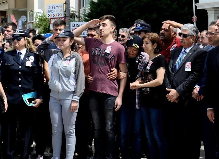 Gemlik adliyesinde şehit olan polis için tören