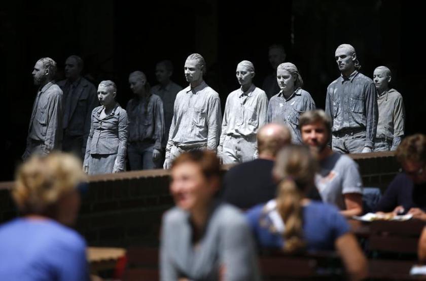 G20ye Walking Dead protestosu