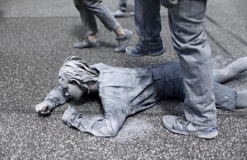 G20ye Walking Dead protestosu