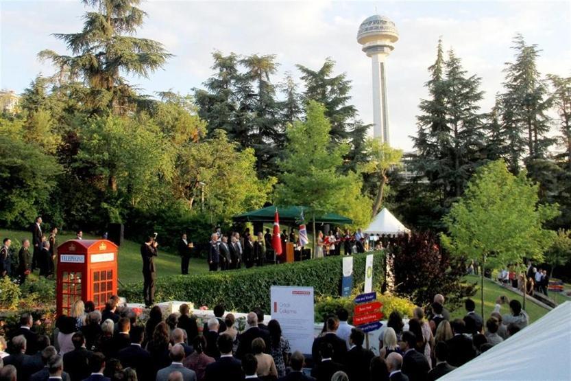 Kraliçe Elizabeth’in 91. doğum günü Ankara’da kutlandı