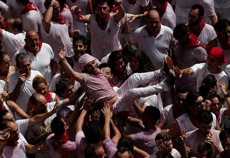 Canları pahasına boğalarla sokaklarda koşuyorlar