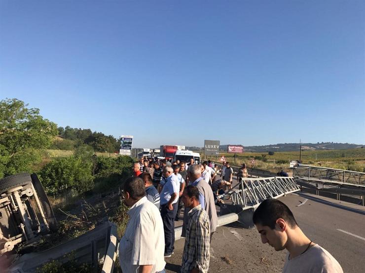Bursa-Ankara karayolu kaza nedeniyle ulaşıma kapandı