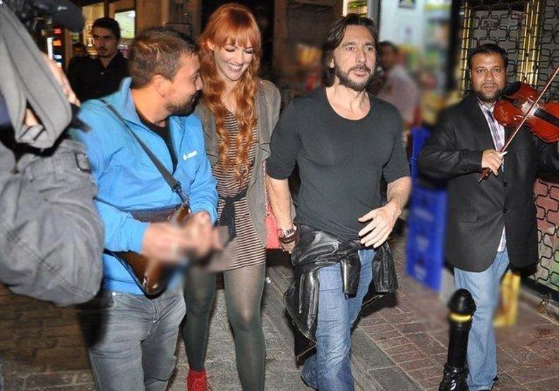 O parayı baskı yaptırarak aldım