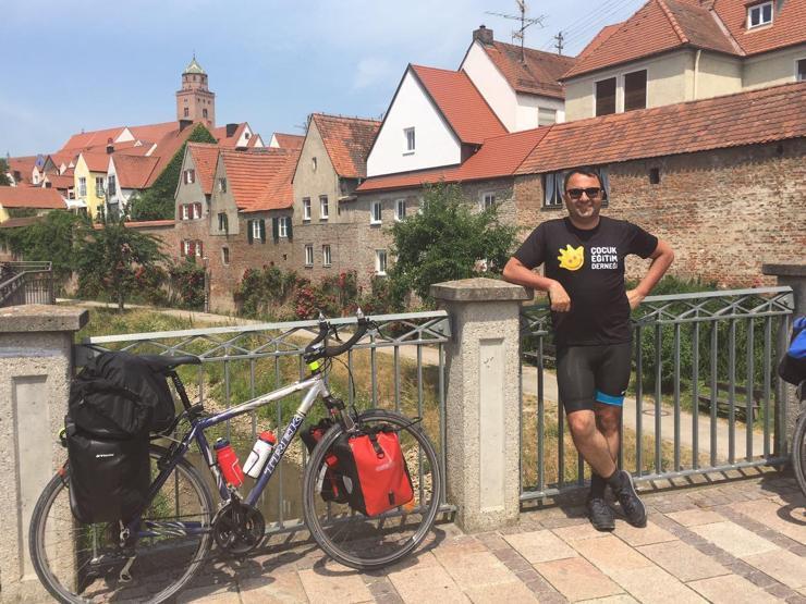 İşitme engelli çocukların eğitimi için 500 km pedalladılar