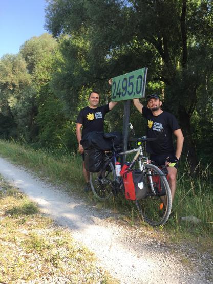 İşitme engelli çocukların eğitimi için 500 km pedalladılar