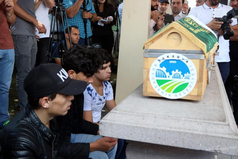 Vahşice öldürülen Suriyeli hamile kadın ve bebeğinin cenazesinde gözyaşları sel oldu