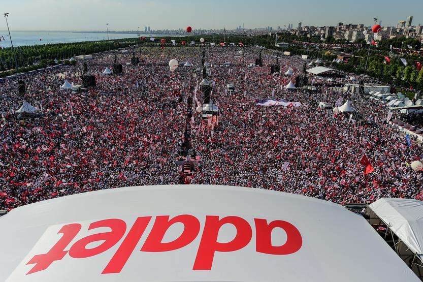 Adalet mitingini dünya böyle gördü... İşte Maltepe Meydanından son kareler