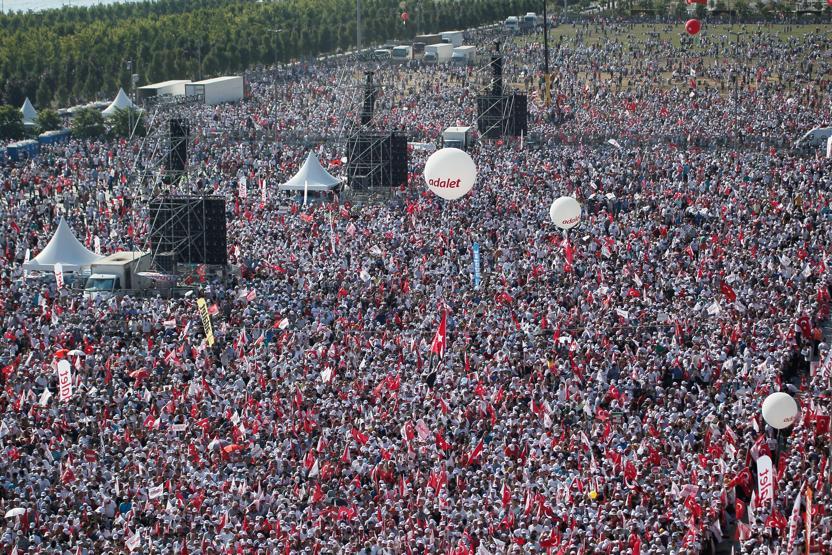 Adalet mitingini dünya böyle gördü... İşte Maltepe Meydanından son kareler