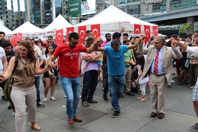Okyanusun ötesinde Türk bayrakları dalgalandı