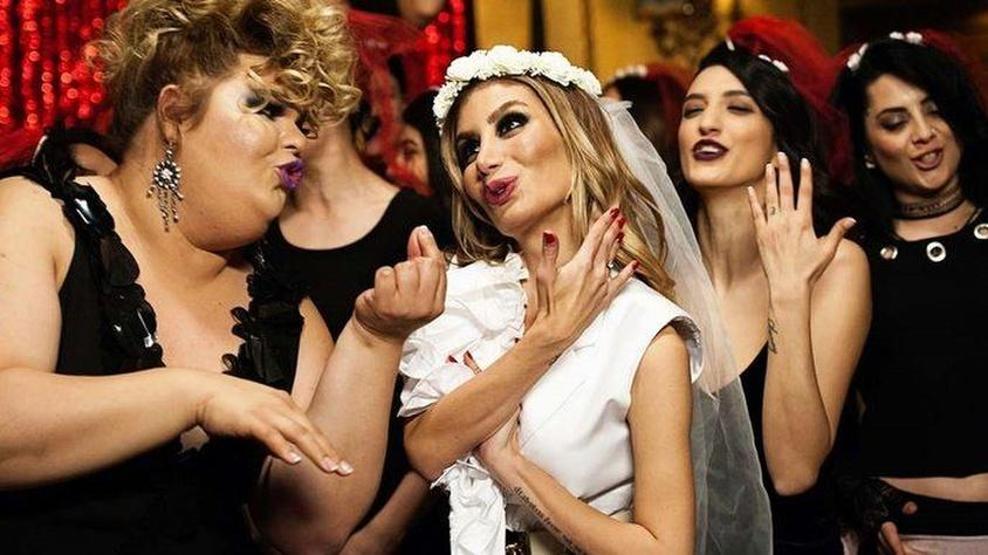 İrem Dericiye büyük şok Şarkısı sakız falı mı