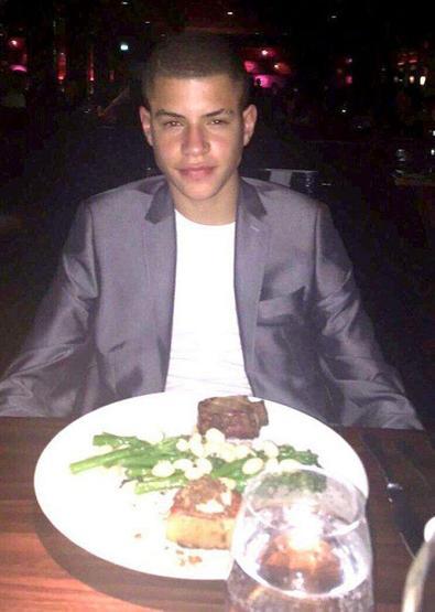 Okul tuvaletlerinde şekerleme sattı, zengin oldu