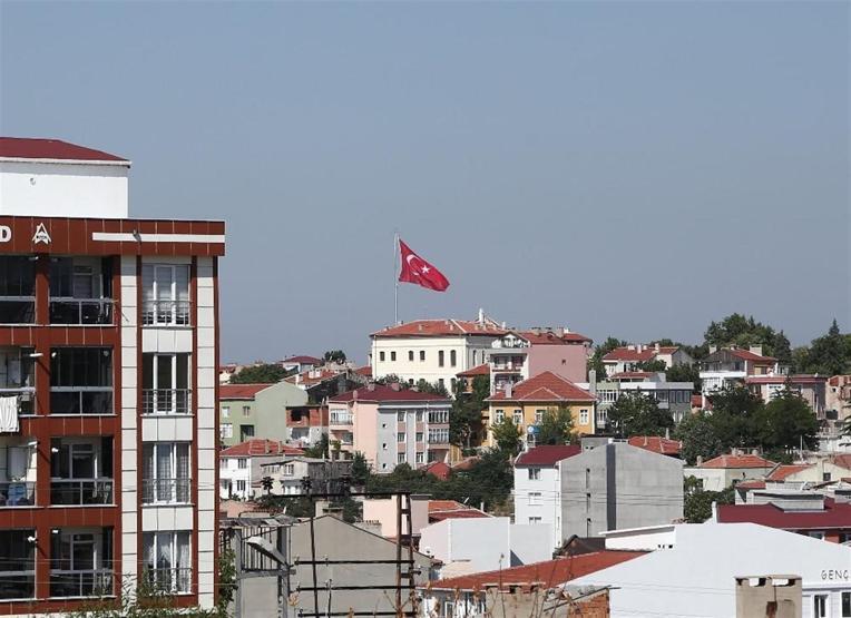 Kırklarelindeki Atatürk Evi’ne dev Türk Bayrağı asıldı