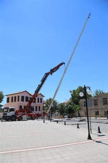 Kırklarelindeki Atatürk Evi’ne dev Türk Bayrağı asıldı