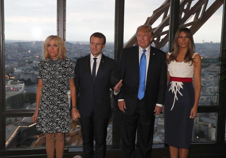 Trumptan Macronun eşine ilginç iltifat