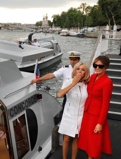 Trumptan Macronun eşine ilginç iltifat