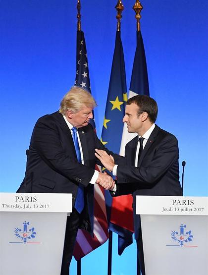 Trumptan Macronun eşine ilginç iltifat