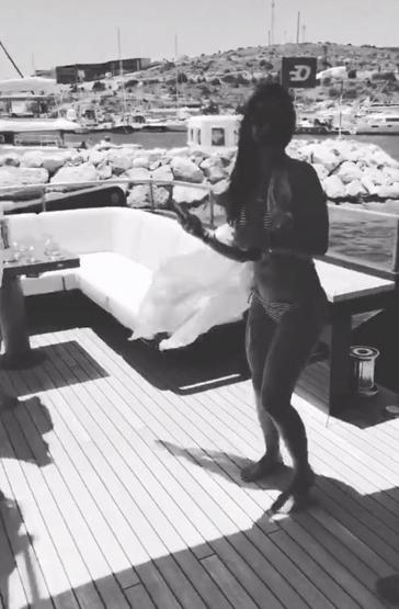 Şeyma Subaşı Mikonosta bekarlığa veda etti