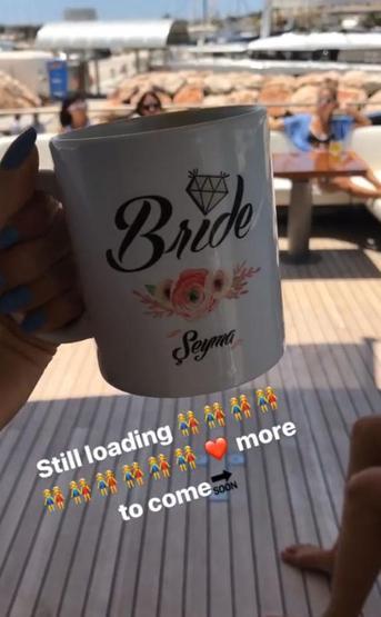 Şeyma Subaşı Mikonosta bekarlığa veda etti