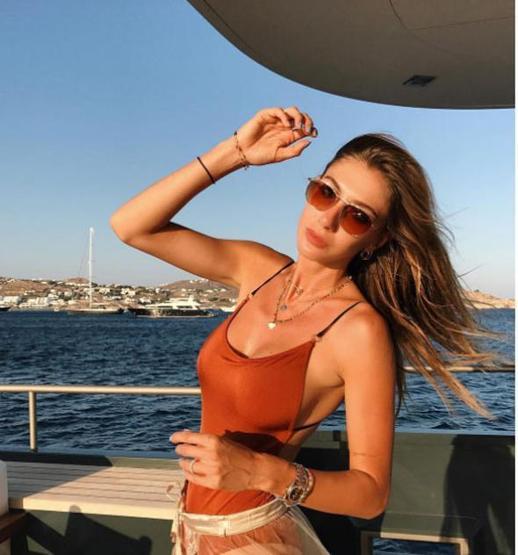 Şeyma Subaşı Mikonosta bekarlığa veda etti