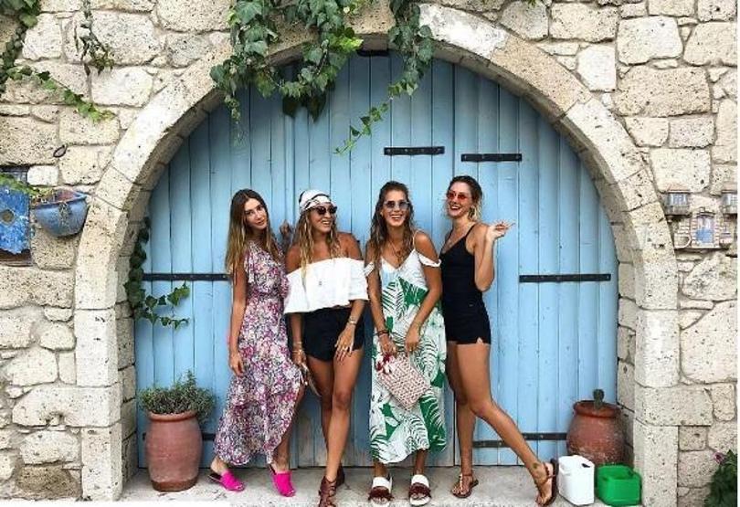 Şeyma Subaşı Mikonosta bekarlığa veda etti