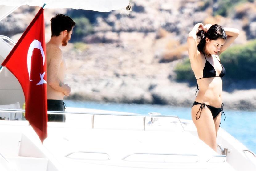 Adriana Lima ve Metin Hara tekne turunda görüntülendi