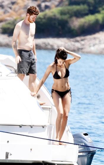 Adriana Lima ve Metin Hara tekne turunda görüntülendi