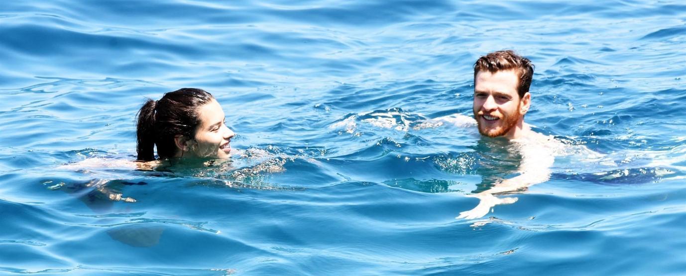 Adriana Lima ve Metin Hara tekne turunda görüntülendi