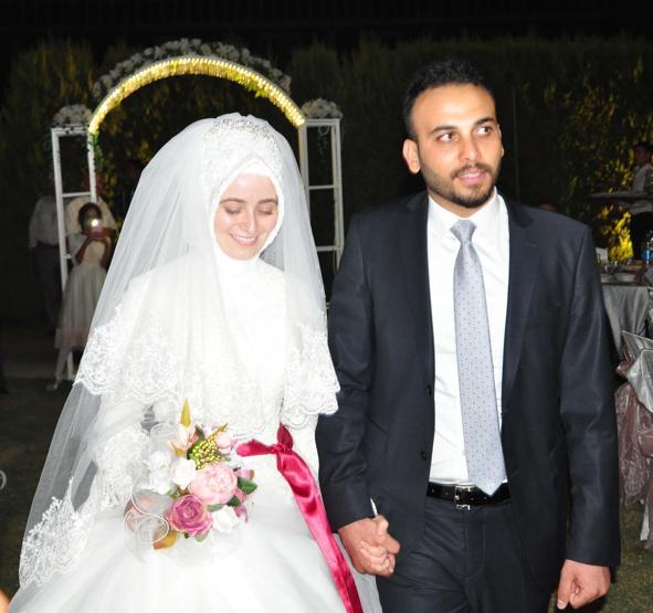 Damat Filistinden geldi, ailesi düğünü naklen izledi