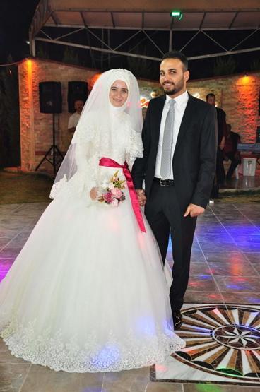 Damat Filistinden geldi, ailesi düğünü naklen izledi