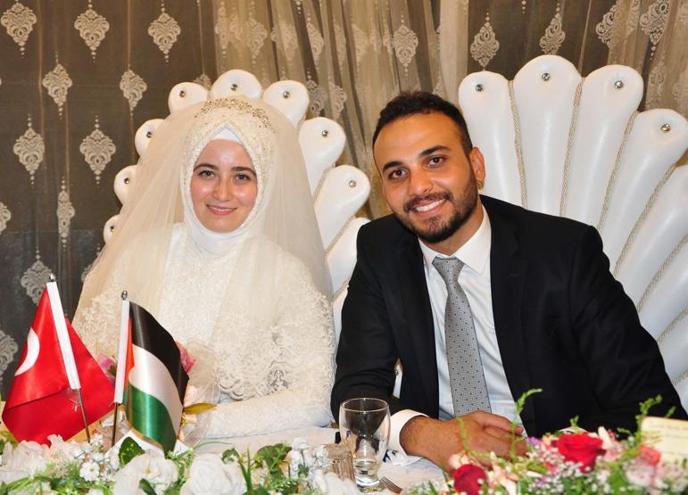 Damat Filistinden geldi, ailesi düğünü naklen izledi