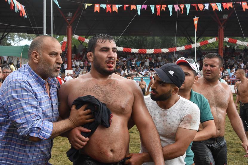Yenen pehlivanı darp ettiler