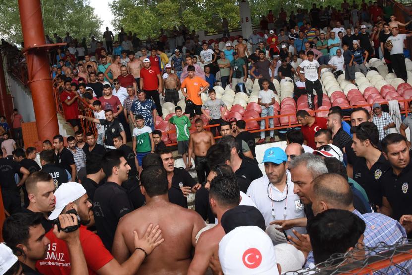 Yenen pehlivanı darp ettiler