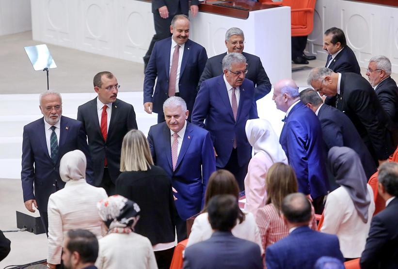 CHPli vekillerden İsmail Kahramana albüm tepkisi