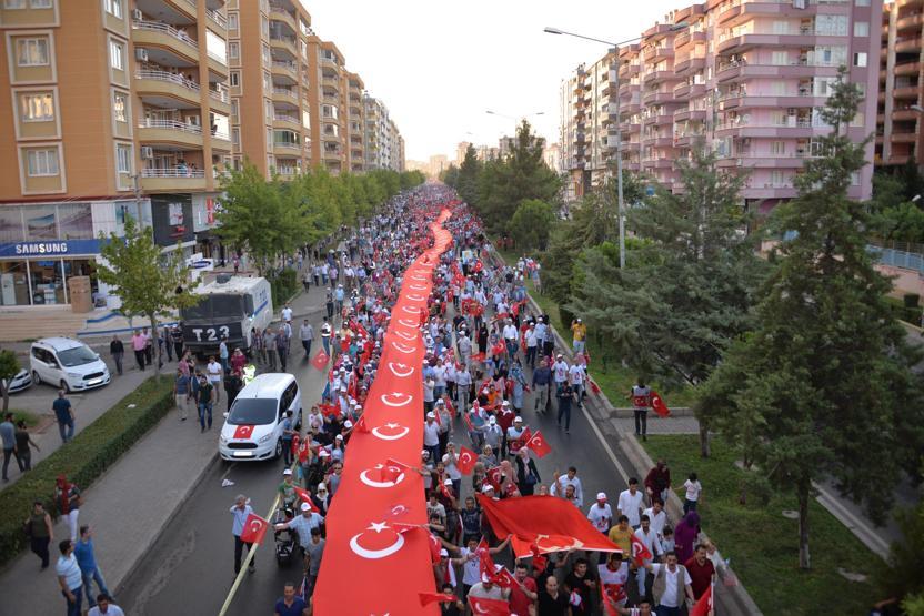 Diyarbakırda Milli Birlik yürüyüşü