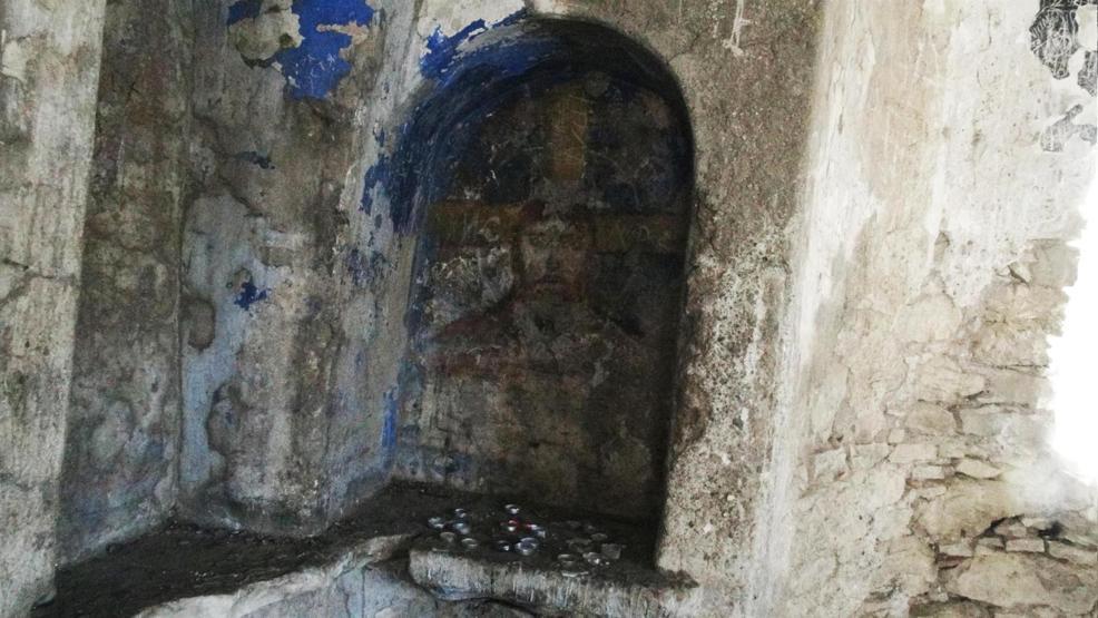 Tarihi kilisede yıkılma tehlikesi