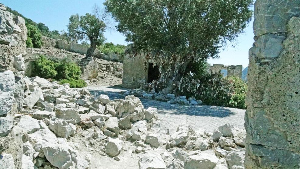 Tarihi kilisede yıkılma tehlikesi