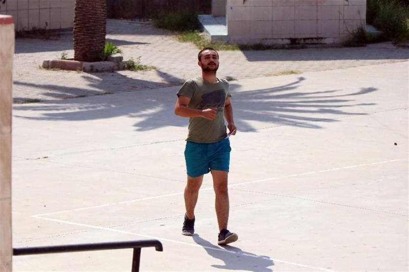 Öğretmen adayları sınava koşarak yetişti