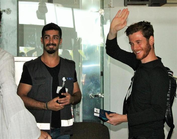 Ve tatil bitti Adriana Lima yalnız döndü