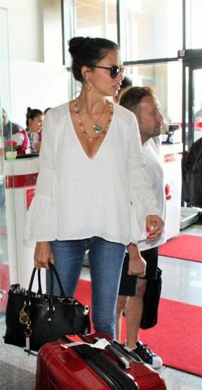 Ve tatil bitti Adriana Lima yalnız döndü