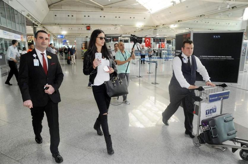 Ve tatil bitti Adriana Lima yalnız döndü