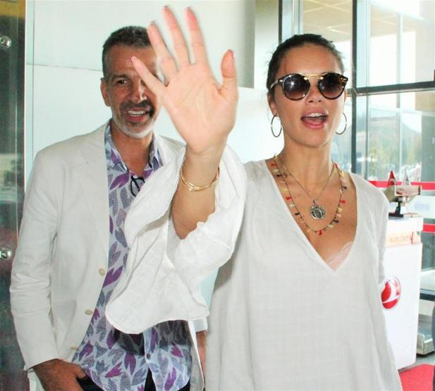 Ve tatil bitti Adriana Lima yalnız döndü