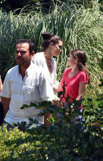 Ve tatil bitti Adriana Lima yalnız döndü