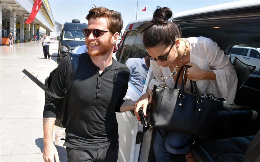 Ve tatil bitti Adriana Lima yalnız döndü