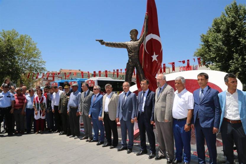 Niğdede Ömer Halisdemirin heykeli açıldı