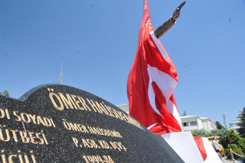 Niğdede Ömer Halisdemirin heykeli açıldı